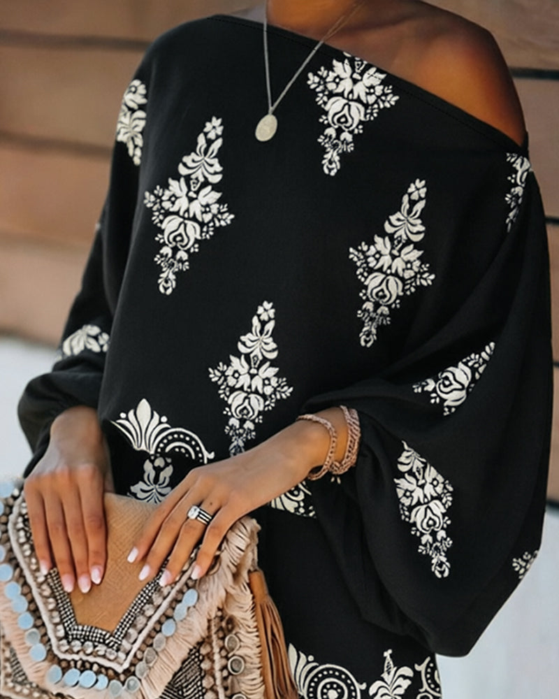 Women's Vintage Print Two-Piece Set Off-Shoulder Batwing Sleeve Top and High-Waisted Shorts Casual Vacation Set - Image 9